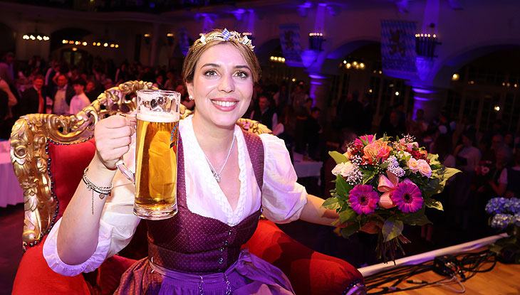 Die Bayerische Bierkönigin 2025/2025 Anna Winkler aus Unterfranken wurde gekrönt am 22.05.2025 im Löwenbräukeller  (©Foto: Martin Schmitz)